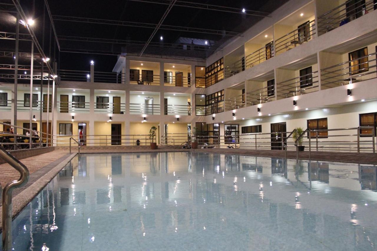 La Primera Grande Beach Resort Roxas  Kültér fotó