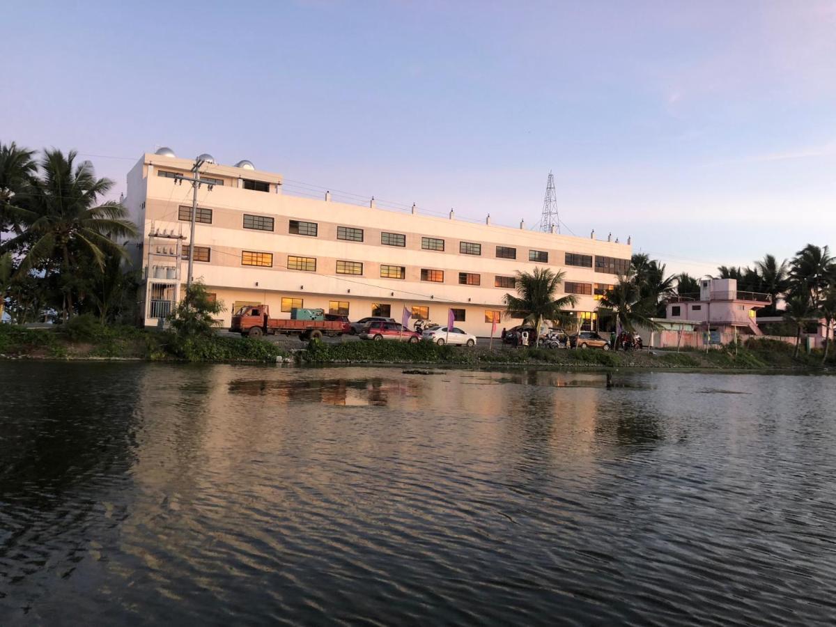 La Primera Grande Beach Resort Roxas  Kültér fotó